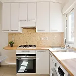 Arc De Triomphe Luxurious 3 Bedroom With Netflix