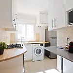 Arc De Triomphe Luxurious 3 Bedroom With Netflix